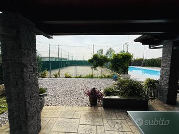 Villa di 240 m² con più di 5 locali e box auto dop