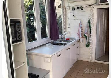 Vendita casetta in legno con veranda