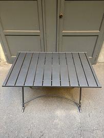 Tavolo pieghevole da esterno in metallo nero