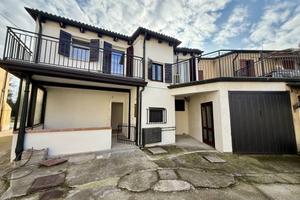 Appartamento di 85 m² con 5 locali e box auto a Mi