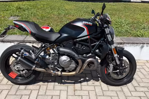 Ducati Monster 821 stealth