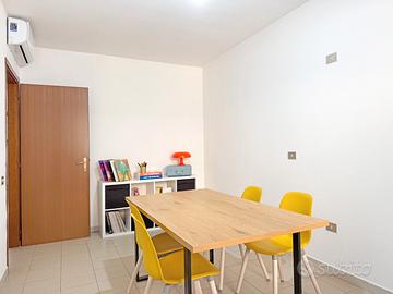 Ufficio al piano secondo con ascensore