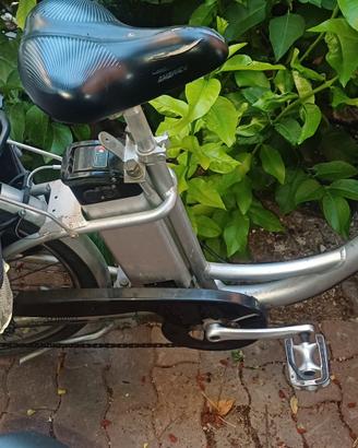 bicicletta elettrica da donna 