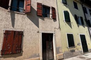 Ampia casa da ristrutturare con mansarda e fienile