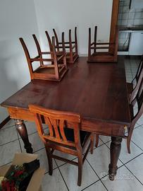 Tavolo con sedie