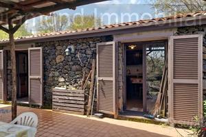 Casa di campagna con terreno a Rovittello