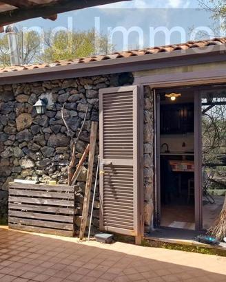 Casa di campagna con terreno a Rovittello
