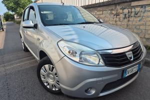 DACIA SANDERO 1.4 GPL ACCESSORIATA DI TUTTO 2010