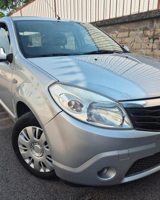 DACIA SANDERO 1.4 GPL ACCESSORIATA DI TUTTO 2010