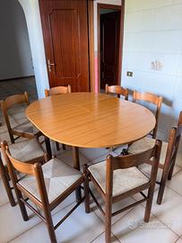 Tavolo in legno allungabile con secie