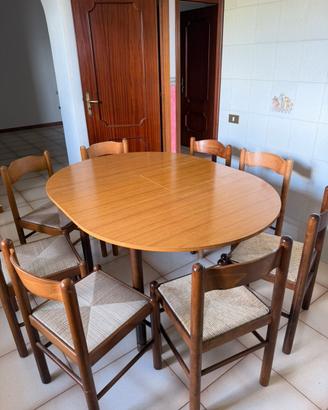 Tavolo in legno allungabile con secie