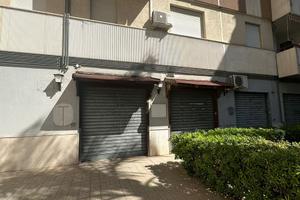 Vendita locale commerciale via Mattei/Fermi