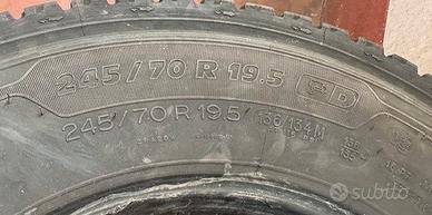 4 Pneumatici 245/70R19,5 Michelin