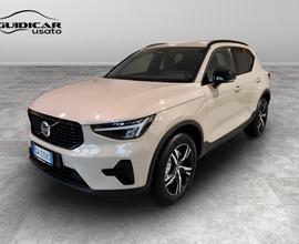 VOLVO XC40 PLUS DARK B3 AUT