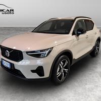 VOLVO XC40 PLUS DARK B3 AUT