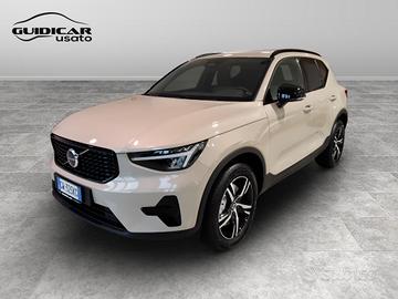 VOLVO XC40 PLUS DARK B3 AUT