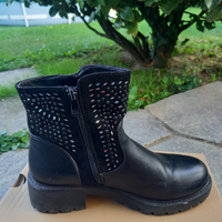 Stivaletti neri con borchie taglia 37