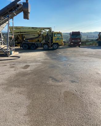 Astra hd6 8445 con betonpompa Coime M28