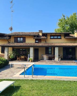 Villa di 350 m² con più di 5 locali e box auto dop