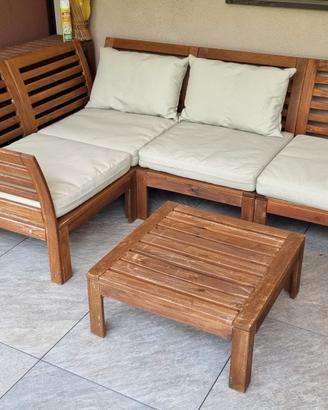 divano IKEA in legno da esterno con cuscini