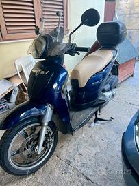 Scarabeo 200 light leggere tutto