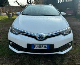 Toyota Auris 2017 hybrid