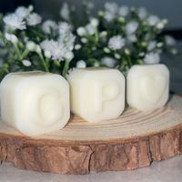 Candela profumata con lettere personalizzate