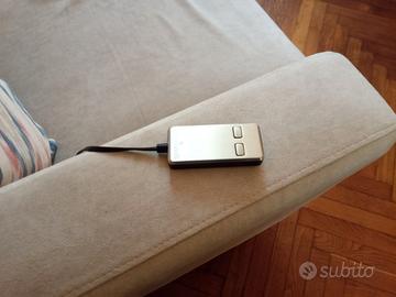 Divano tre posti con penisola.