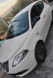 Lancia Y