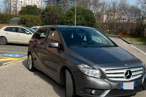 Mercedes Benz Classe B grigia