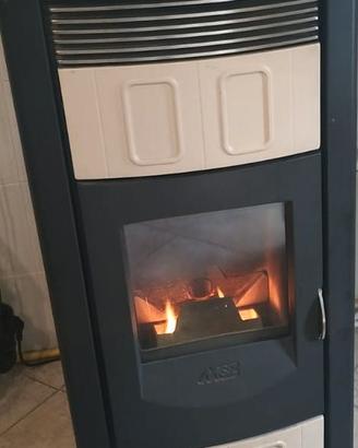 STUFA A PELLET MARCA MCZ MODELLO HIDRO 27,3 KW