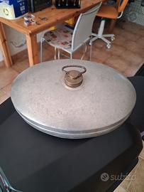 
Vecchio boule dell’acqua scalda letto, scalda acq