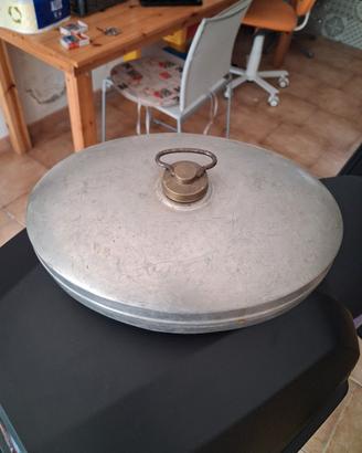 
Vecchio boule dell’acqua scalda letto, scalda acq