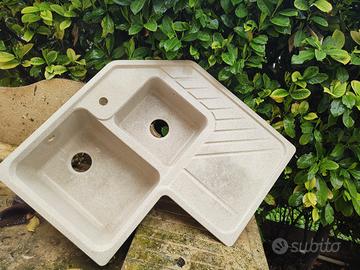 lavandino in fragranito ad angolo 