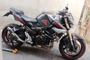 Suzuki gsr 750