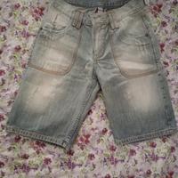 Pantaloni di jeans al ginocchio