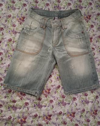 Pantaloni di jeans al ginocchio