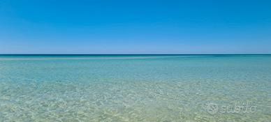 A soli 250 metri dal mare