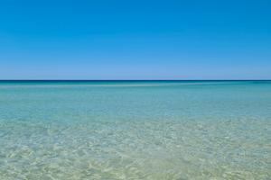 A soli 250 metri dal mare