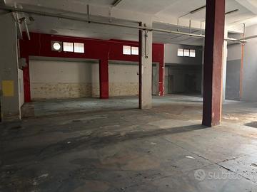 Locale cantinato pressi via Orsa Minore