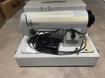 Macchina da cucire portatile vintage