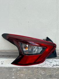 Vendiamo stop posteriore sx nissan micra k14
