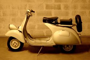 Piaggio Vespa 125 "Faro Basso"