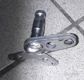 Supporto perno pedale post yamaha tdm 900 abs '06