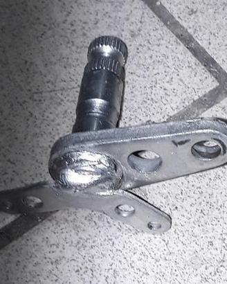 Supporto perno pedale post yamaha tdm 900 abs '06