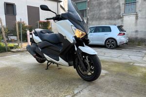 Yamaha XMax 400