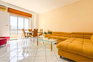 Luminoso appartamento in zona centrale