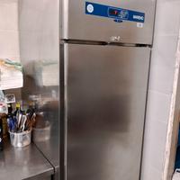 Frigorifero in acciaio inox