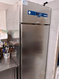 Frigorifero in acciaio inox
