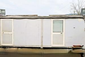 Rimessa coibentata con porte e finestre